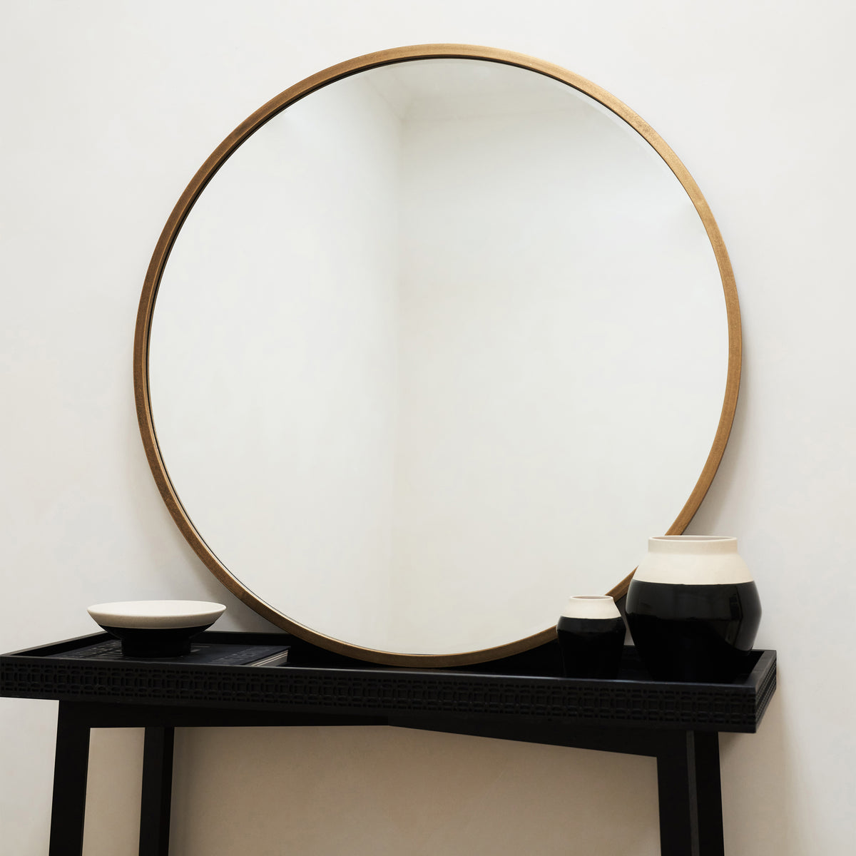 Gold Metal Modern Round Wall Mirror on console table