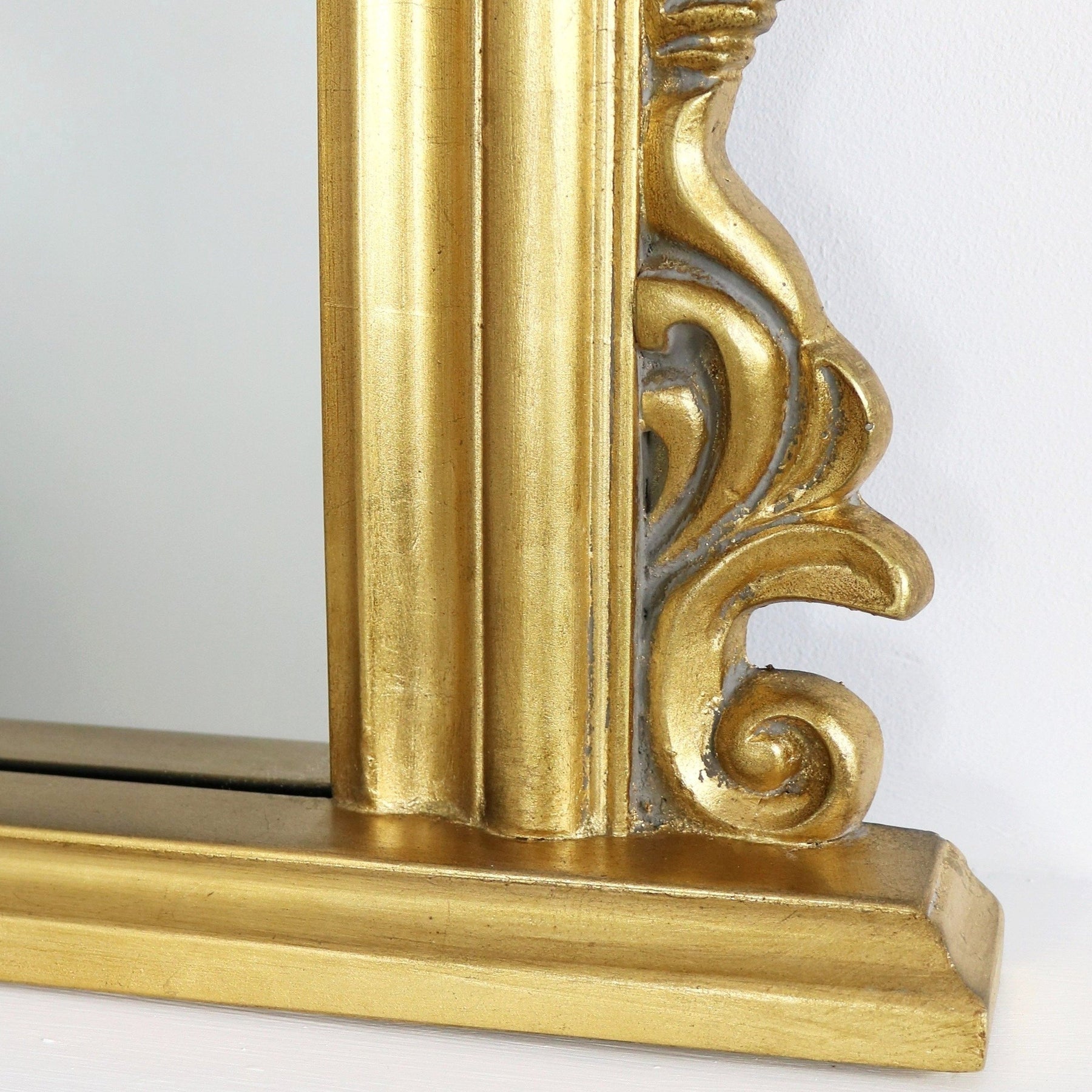 The ornate detailing of this mirrors distinctive border.